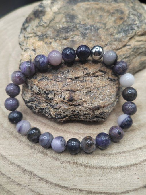Sugilite – Pierre de transmutation, d’amour profond et de protection sacrée